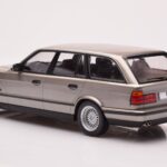 BMW 530i E34 Touring Harmaa Metallic MCG 1:18 - image 5 of 6