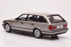BMW 530i E34 Touring Harmaa Metallic MCG 1:18 MCG18330 Metalli — kuva 5 / 6