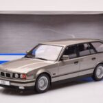 BMW 530i E34 Touring Harmaa Metallic MCG 1:18 - image 6 of 6