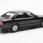 BMW 540i E34 Musta Metallic MCG 1:18 - image 2 of 6