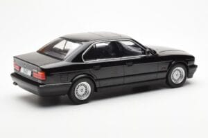 BMW 540i E34 Musta Metallic MCG 1:18 MCG18157 Metalli — kuva 2 / 6