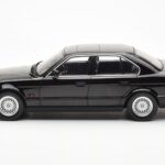 BMW 540i E34 Musta Metallic MCG 1:18 - image 3 of 6