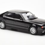 BMW 540i E34 Musta Metallic MCG 1:18 - image 4 of 6