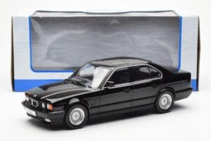 BMW 540i E34 Musta Metallic MCG 1:18 MCG18157 Metalli — kuva 6 / 6