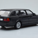 BMW 540i E34 Touring Musta Metallic MCG 1:18 - image 2 of 6