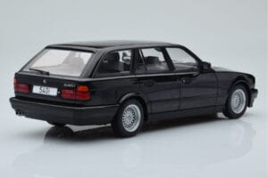BMW 540i E34 Touring Musta Metallic MCG 1:18 MCG18329 Metalli — kuva 2 / 6