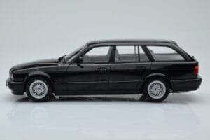 BMW 540i E34 Touring Musta Metallic MCG 1:18 MCG18329 Metalli — kuva 3 / 6