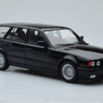 BMW 540i E34 Touring Musta Metallic MCG 1:18 - image 4 of 6