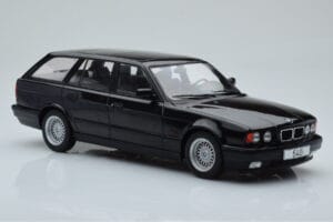 BMW 540i E34 Touring Musta Metallic MCG 1:18 MCG18329 Metalli — kuva 4 / 6