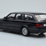 BMW 540i E34 Touring Musta Metallic MCG 1:18 - image 5 of 6