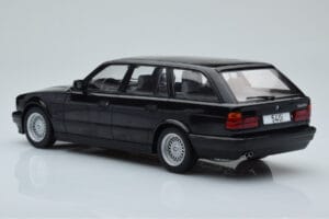 BMW 540i E34 Touring Musta Metallic MCG 1:18 MCG18329 Metalli — kuva 5 / 6