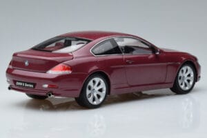 BMW 645Ci E63 Tummanpunainen Kyosho 1:18 08701CR Metalli — kuva 3 / 7
