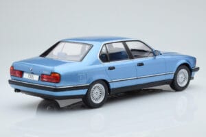 BMW 7 Series E32 730i Sininen MCG 1:18 MCG18160 Metalli — kuva 2 / 5
