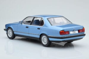 BMW 7 Series E32 730i Sininen MCG 1:18 MCG18160 Metalli — kuva 4 / 5