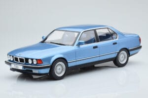 BMW 7 Series E32 730i Sininen MCG 1:18 MCG18160 Metalli