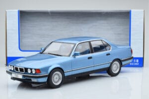 BMW 7 Series E32 730i Sininen MCG 1:18 MCG18160 Metalli — kuva 5 / 5