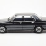 BMW 733i E23 Musta Metallic KK-Scale 1:18 - image 3 of 6