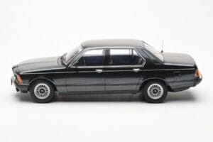 BMW 733i E23 Musta Metallic KK-Scale 1:18 KKDC180101 Metalli — kuva 3 / 6