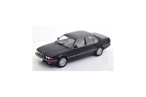 BMW 750i E32 Musta MCG 1:18
