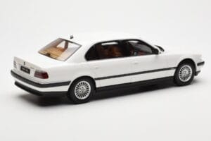 BMW 750iL E38 Asia Exclusive Valkoinen Otto 1:18 OT836 Hartsi — kuva 2 / 6