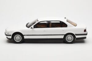 BMW 750iL E38 Asia Exclusive Valkoinen Otto 1:18 OT836 Hartsi — kuva 3 / 6