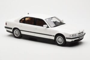 BMW 750iL E38 Asia Exclusive Valkoinen Otto 1:18 OT836 Hartsi — kuva 4 / 6