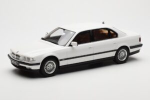 BMW 750iL E38 Asia Exclusive Valkoinen Otto 1:18 OT836