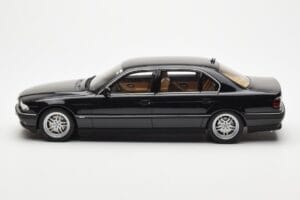 BMW 750iL E38 Musta Otto 1:18 OT609 Hartsi — kuva 3 / 6