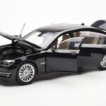 BMW 750Li F02 Facelift Carbon Musta Kyosho 1:18 - image 2 of 8