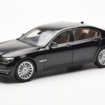BMW 750Li F02 Facelift Carbon Musta Kyosho 1:18