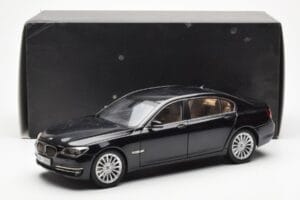 BMW 750Li F02 Facelift Carbon Musta Kyosho 1:18 08784BK Metalli — kuva 8 / 8