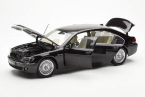 BMW 760Li E66 Musta Kyosho 1:18 08572BK Metalli — kuva 2 / 9