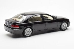 BMW 760Li E66 Musta Kyosho 1:18 08572BK Metalli — kuva 3 / 9