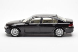 BMW 760Li E66 Musta Kyosho 1:18 08572BK Metalli — kuva 4 / 9
