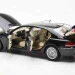 BMW 760Li E66 Musta Kyosho 1:18 - image 5 of 9