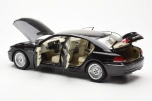BMW 760Li E66 Musta Kyosho 1:18 08572BK Metalli — kuva 5 / 9