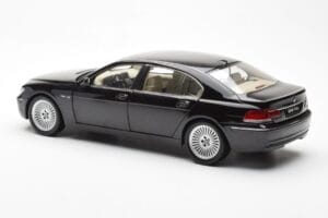 BMW 760Li E66 Musta Kyosho 1:18 08572BK Metalli — kuva 7 / 9