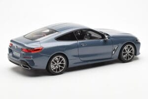 BMW 850i G15 Barcelona Blue Metallic Norev 1:18 80432450995 Metalli — kuva 3 / 8