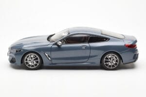 BMW 850i G15 Barcelona Blue Metallic Norev 1:18 80432450995 Metalli — kuva 4 / 8