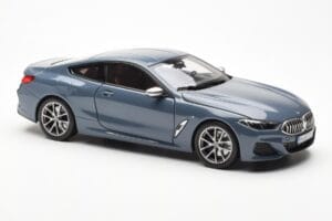 BMW 850i G15 Barcelona Blue Metallic Norev 1:18 80432450995 Metalli — kuva 6 / 8
