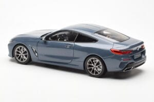 BMW 850i G15 Barcelona Blue Metallic Norev 1:18 80432450995 Metalli — kuva 7 / 8
