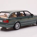 BMW Alpina B10 E34 Touring Tummanvihreä MCG 1:18 - image 2 of 6
