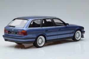 BMW Alpina B10 E34 4.0 Touring Sininen Otto 1:18 OT944 Hartsi — kuva 2 / 6