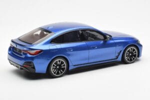 BMW i4 M50 G26 Sininen Otto 1:18 OT453 Hartsi — kuva 2 / 6