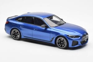 BMW i4 M50 G26 Sininen Otto 1:18 OT453 Hartsi — kuva 4 / 6