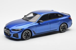 BMW i4 M50 G26 Sininen Otto 1:18 OT453