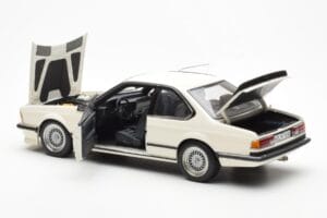 BMW M635 CSi E24 Valkoinen Dealer Edition AUTOart 1:18 80430145829 Metalli — kuva 5 / 8