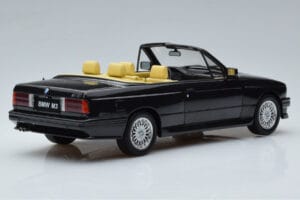 BMW M3 E30 Avoauto Musta Otto 1:18 OT1012 Hartsi — kuva 2 / 6