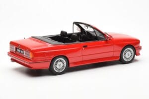 BMW M3 E30 Avoauto Punainen Otto 1:18 OT077 Hartsi — kuva 2 / 6