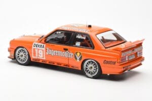 BMW M3 E30 #19 A. Hahne Jägermeister DTM 1992 AUTOart 1:18 89248 Metalli — kuva 7 / 8